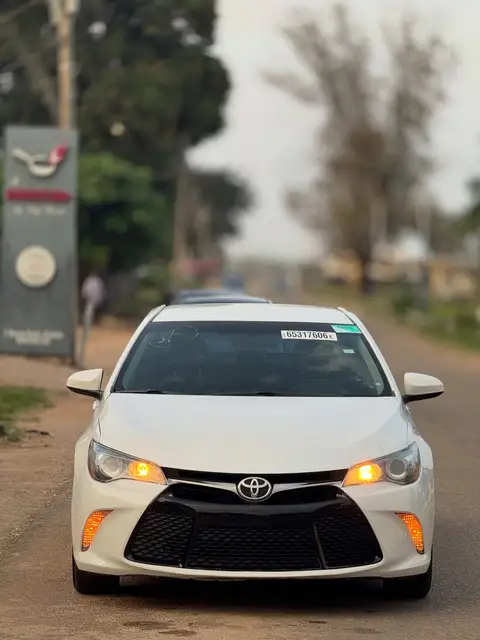Toyota Camry SE