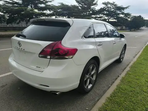 Toyota Venza XLE FULL OPTION 