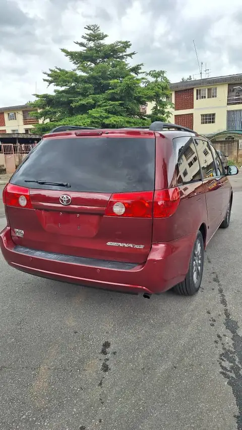 Toyota Sienta FOREIGN USED 