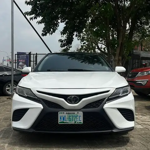 Toyota Camry SE 