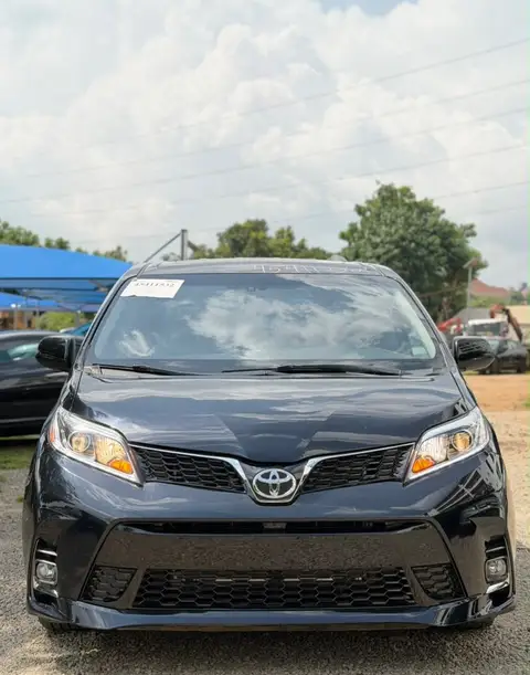 Toyota Sienna XLE 