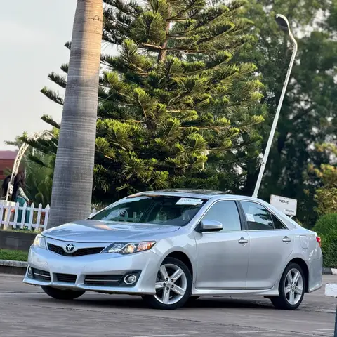 Toyota Camry Toyota Camry SE 2012