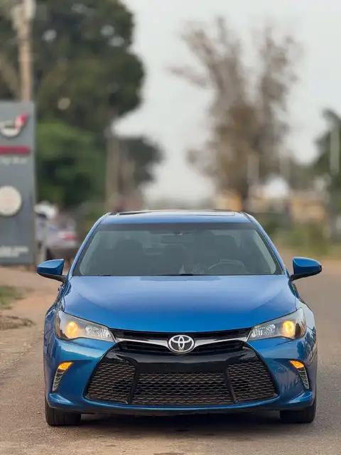 Toyota Camry SE 