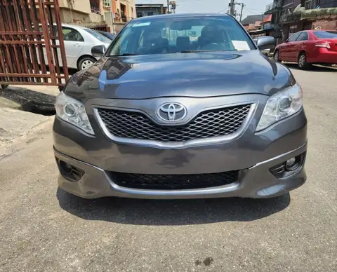 Toyota Camry SE 
