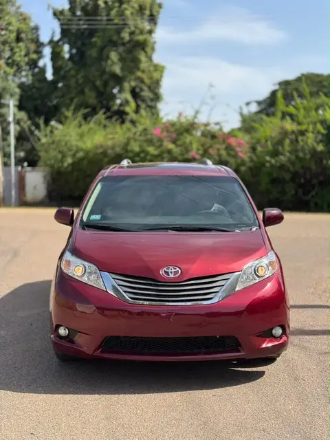 Toyota Sienna XLE 