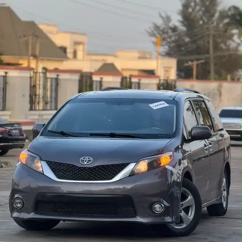 Toyota Sienna TOYOTA SIENNA 2013
